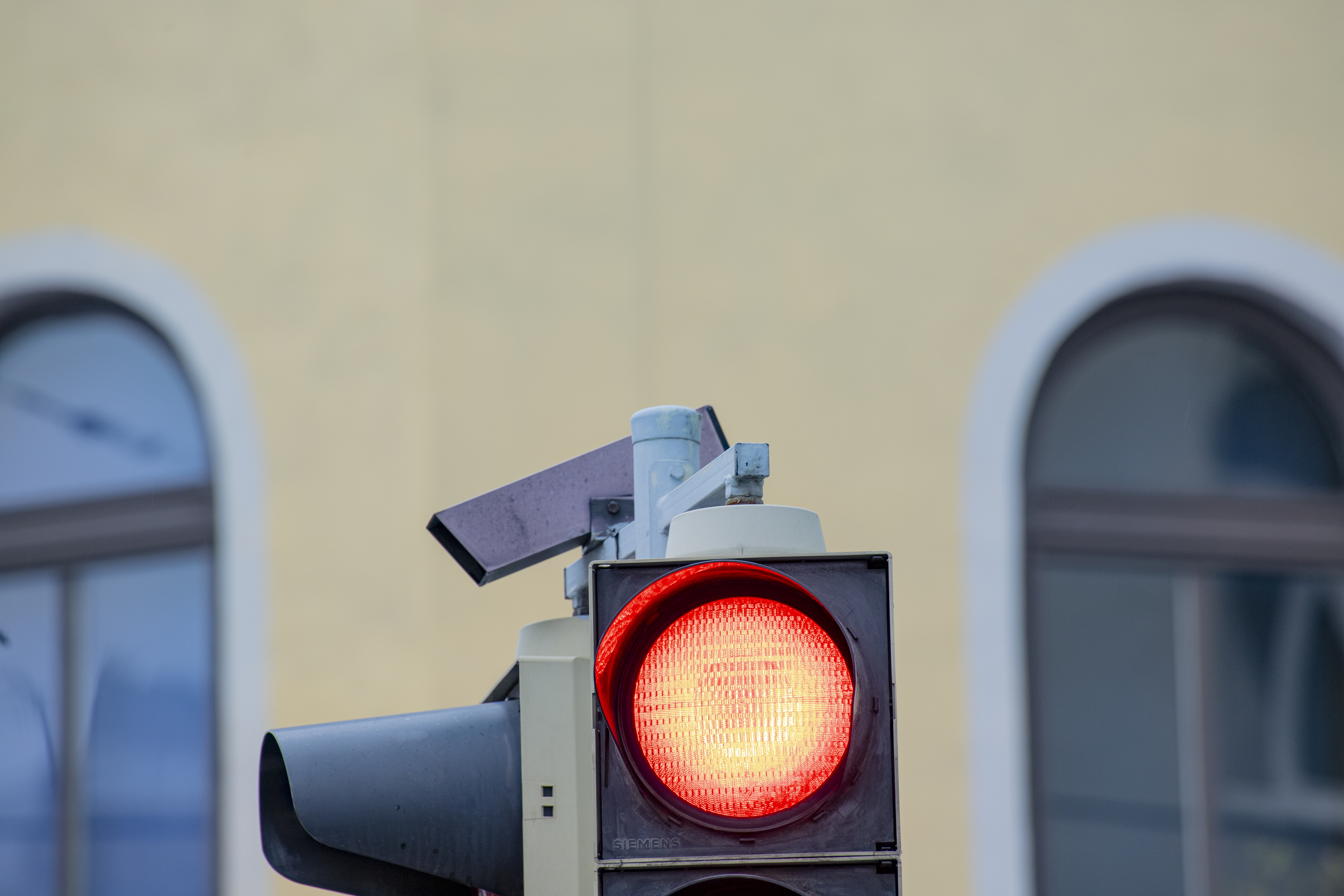 Die Ampel zeigt auf Rot.