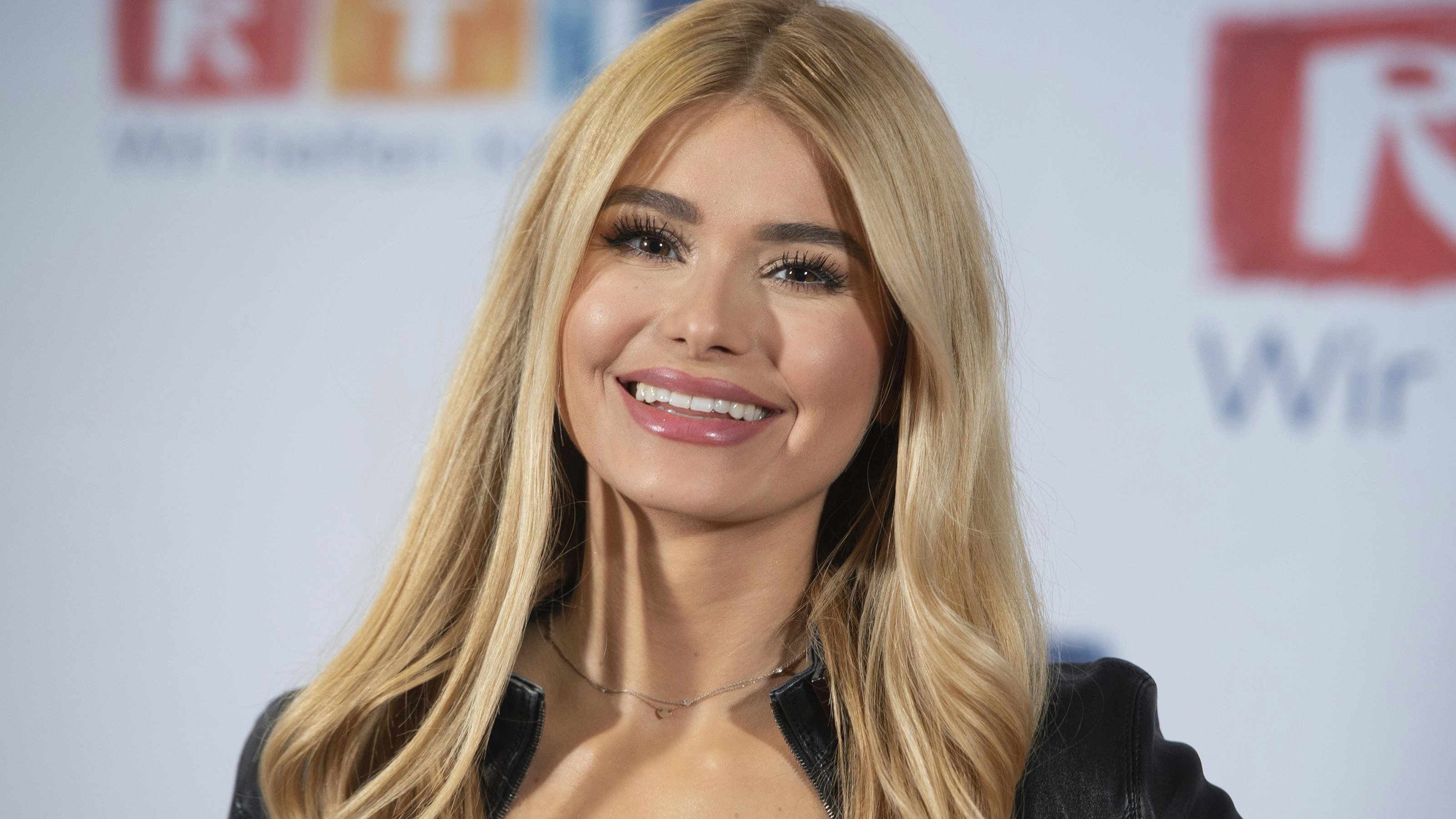 Pamela Reif ist bekannt für ihre Fitness-Videos. Auf Instagram folgen ihr über 6,5 Millionen Follower, auf YouTube sind es knapp 5 Millionen Abonnenten.
