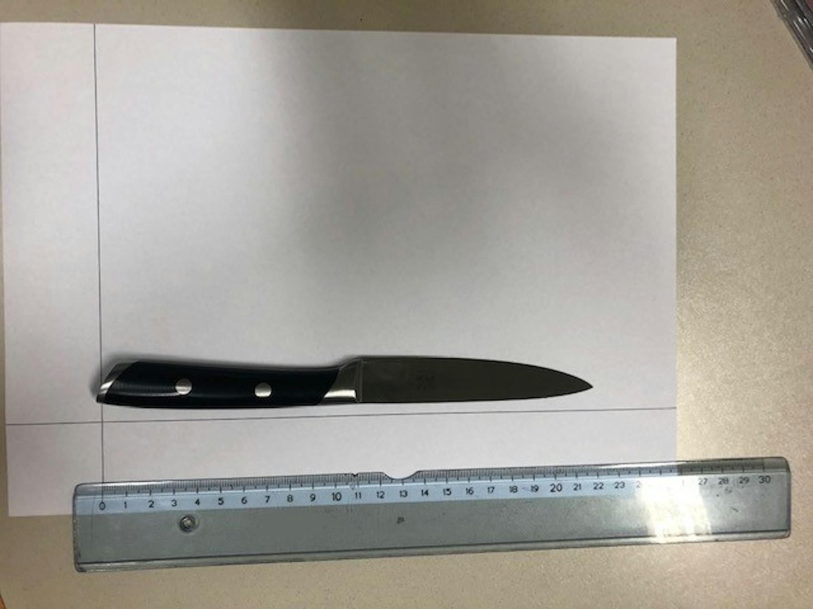 Ein ÖBB-Mitarbeiter wurde mit diesem Messer bedroht.