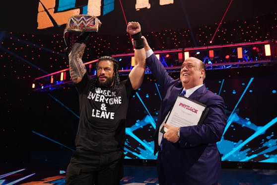 Paul Heyman mit Roman Reigns