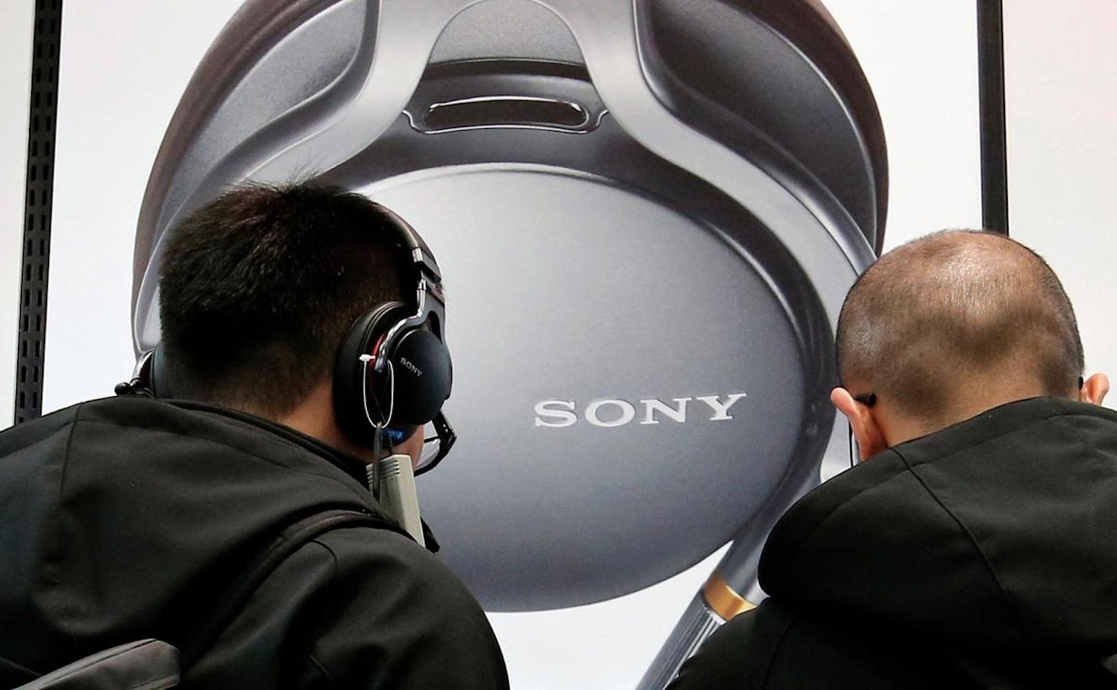 Sie sind damit günstiger als ähnliche Noise-Cancelling Kopfhörer der Konkurrenten Sony …