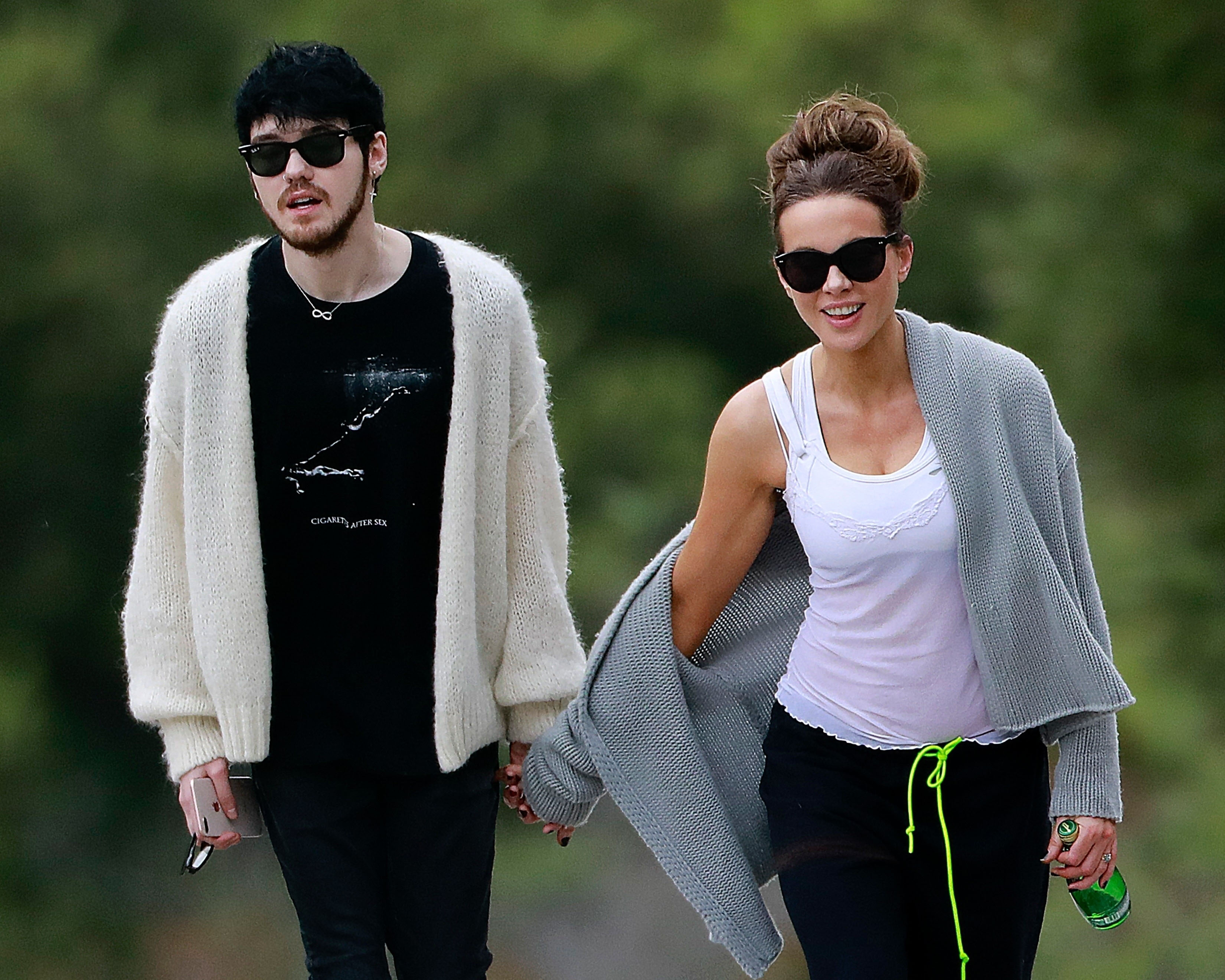 Gemeinsam gingen sie durch den Corona-Lockdown, jetzt soll&nbsp;<strong>Kate Beckinsale</strong> ihren Toyboy <strong>Goody Grace</strong> aus dem gemeinsamen Liebesnest befördert haben.