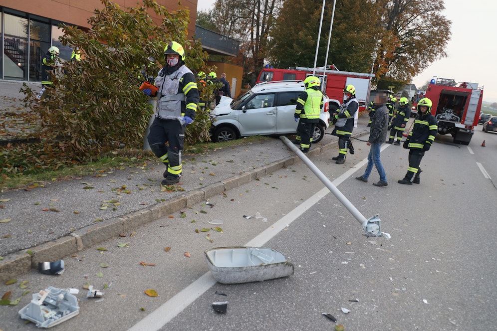 Bei dem spektakulären Unfall wurde die Frau verletzt.