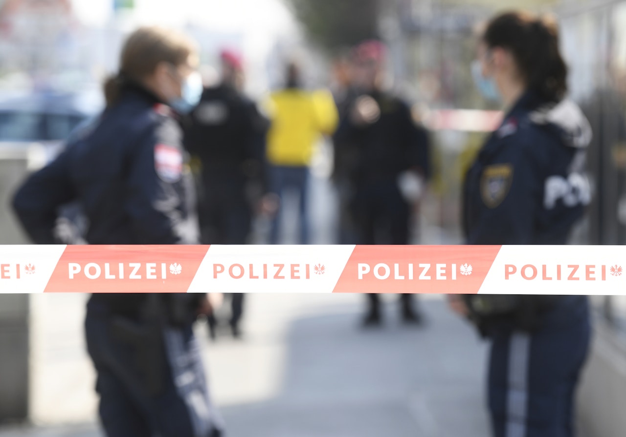 Heute.at - Stummer Sprengstoff-Räuber scheitert bei Banküberfall