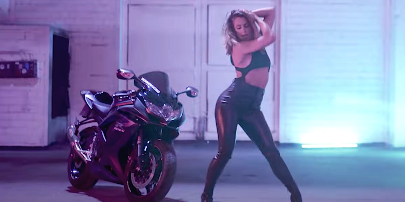 Um "Mitternacht" wird Schlagerprinzessin <strong>Vanessa Mai</strong> zur sexy Biker-Braut. Ihr neues Musikvideo begeistert seit dieser Nacht ihre zahlreichen Fans.