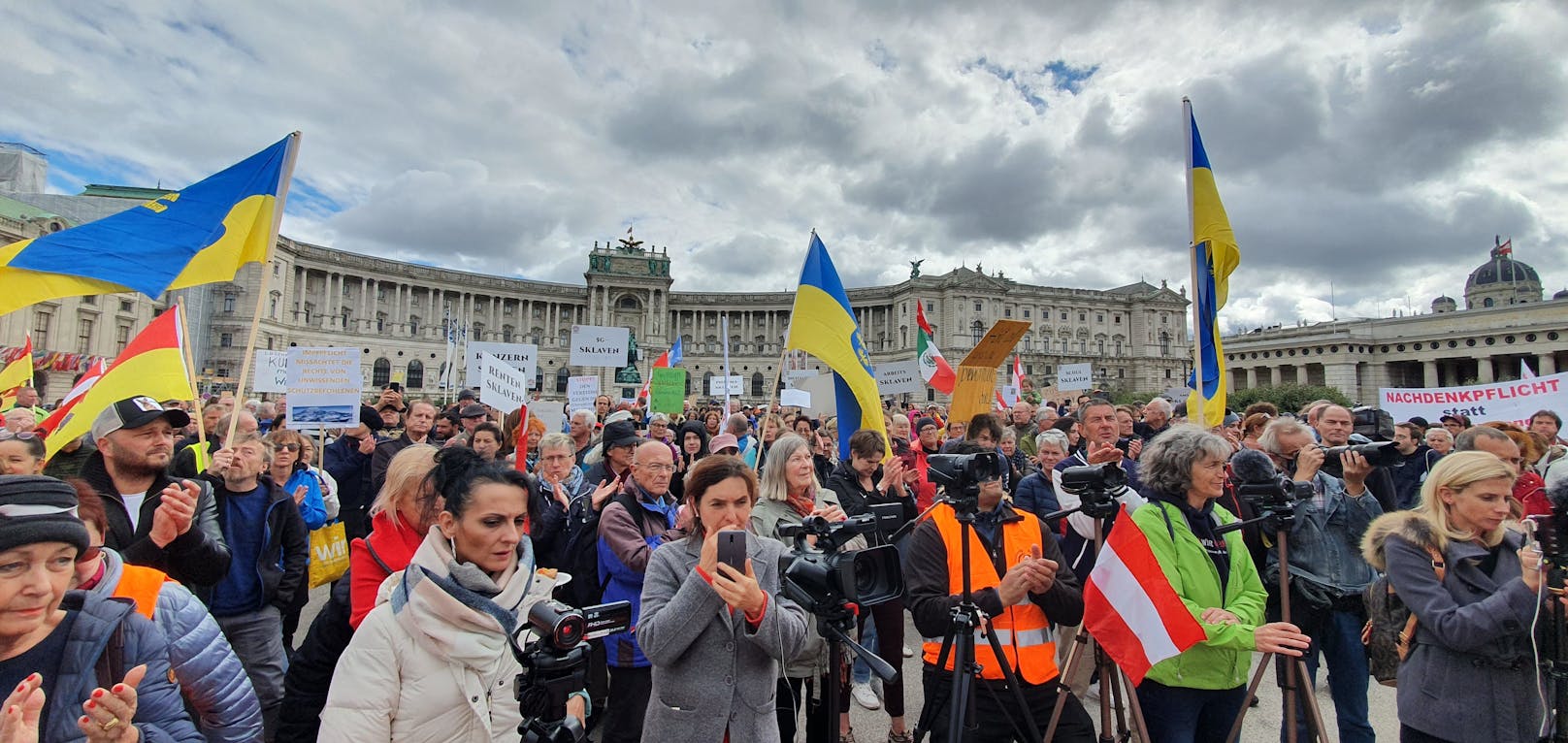Am Wiener Heldenplatz wurde wieder eine Demo angekündigt.