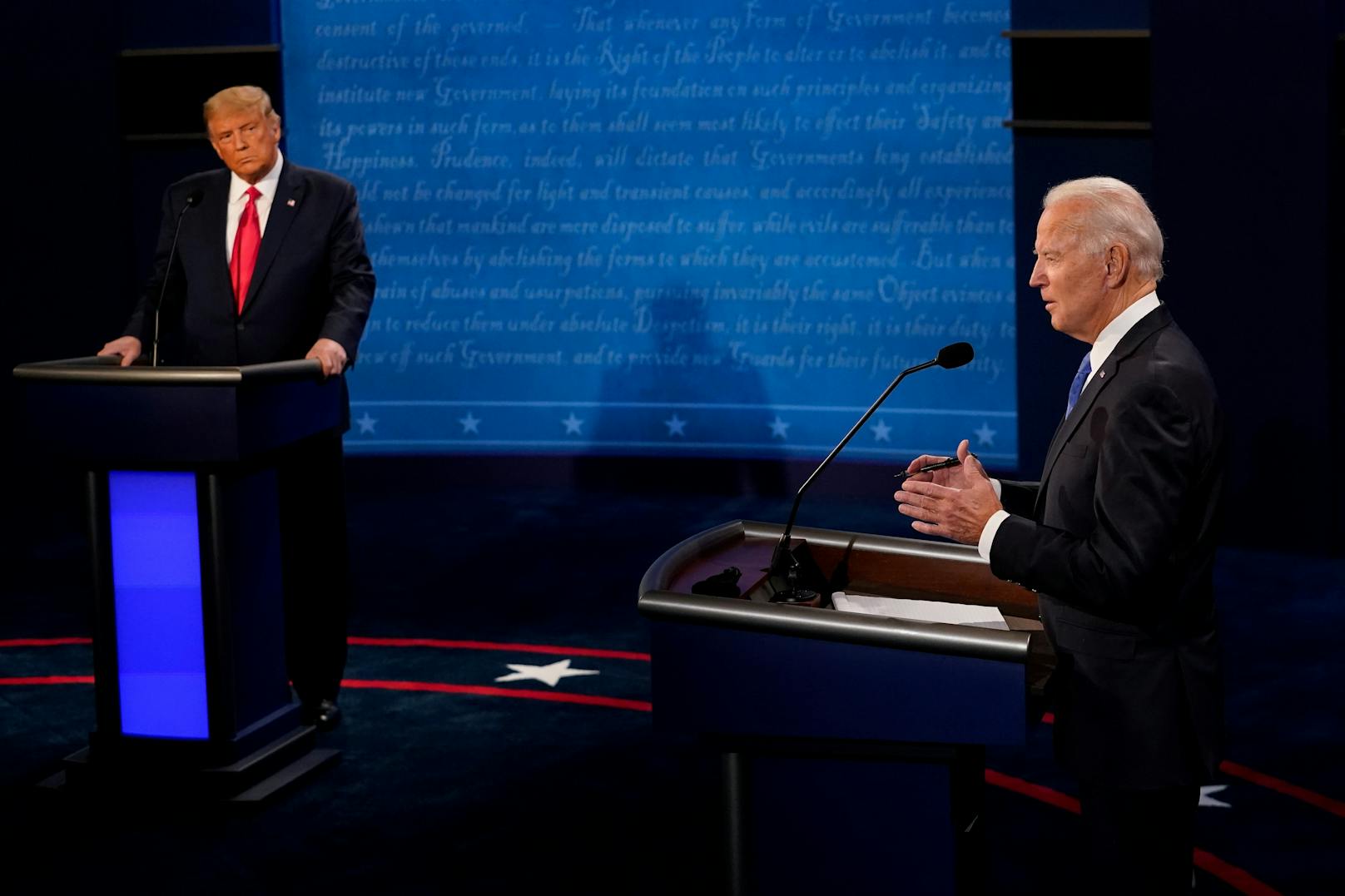 Kurze Angriffe, aber zivilisierter als in der ersten Debatte: Trump und Biden.