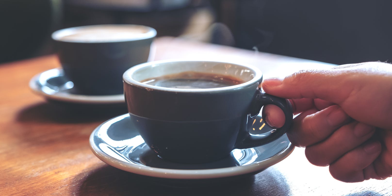 Ein zweiter Kaffee kann dein Lieblings-Kaffeehaus retten.