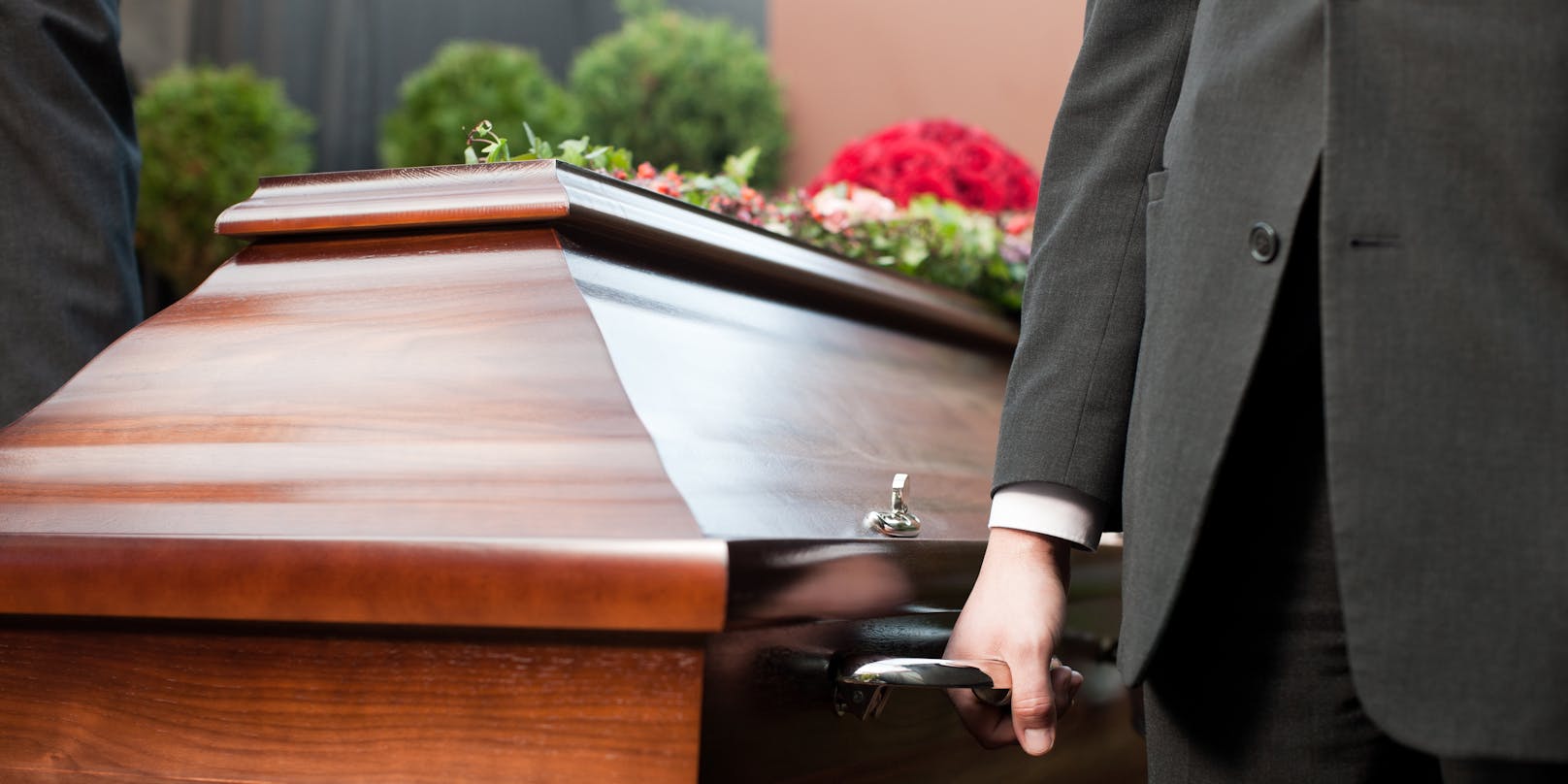 Katholische Kirche verschärft Regeln für Begräbnisse und Chöre