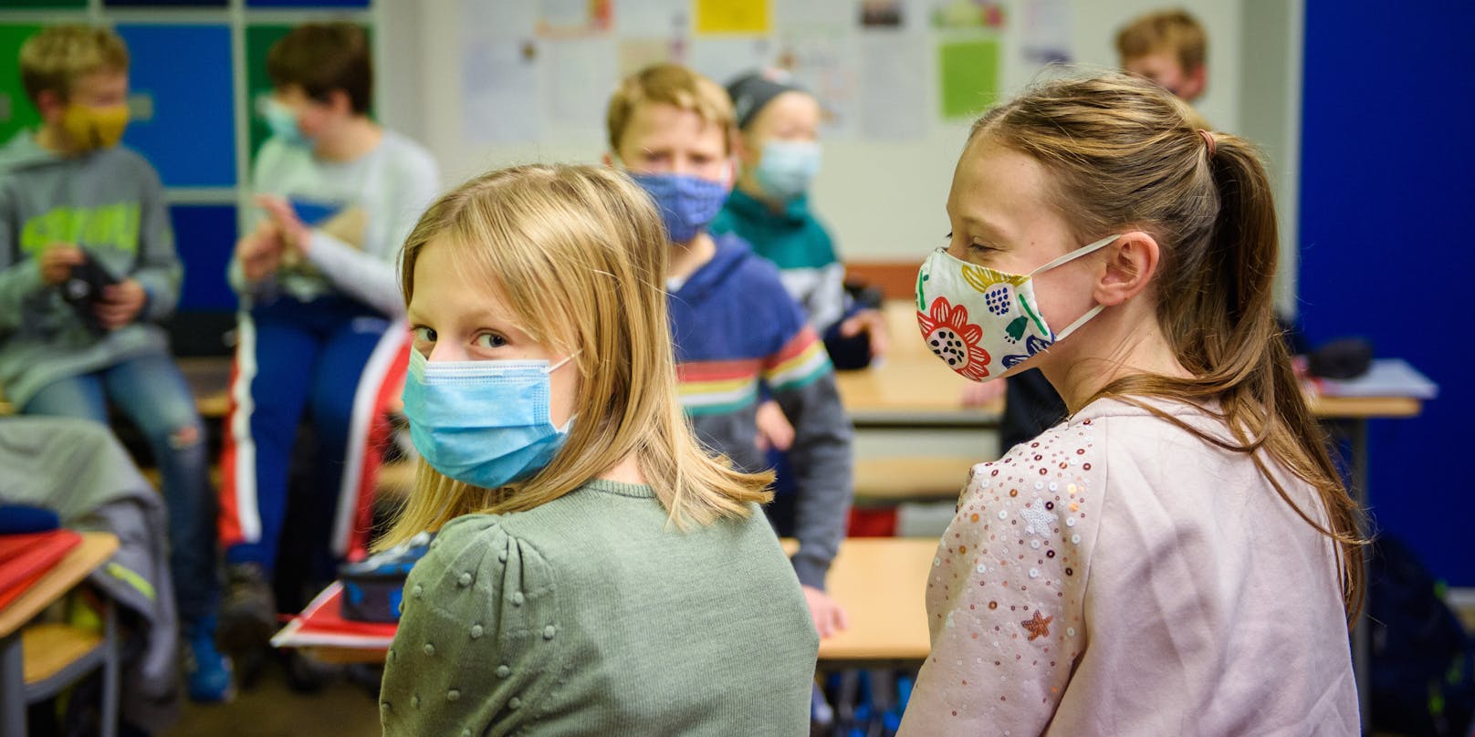 Schichtbetrieb und Schutzmasken: Die heimischen Schüler werden von der Coronakrise gebeutelt.