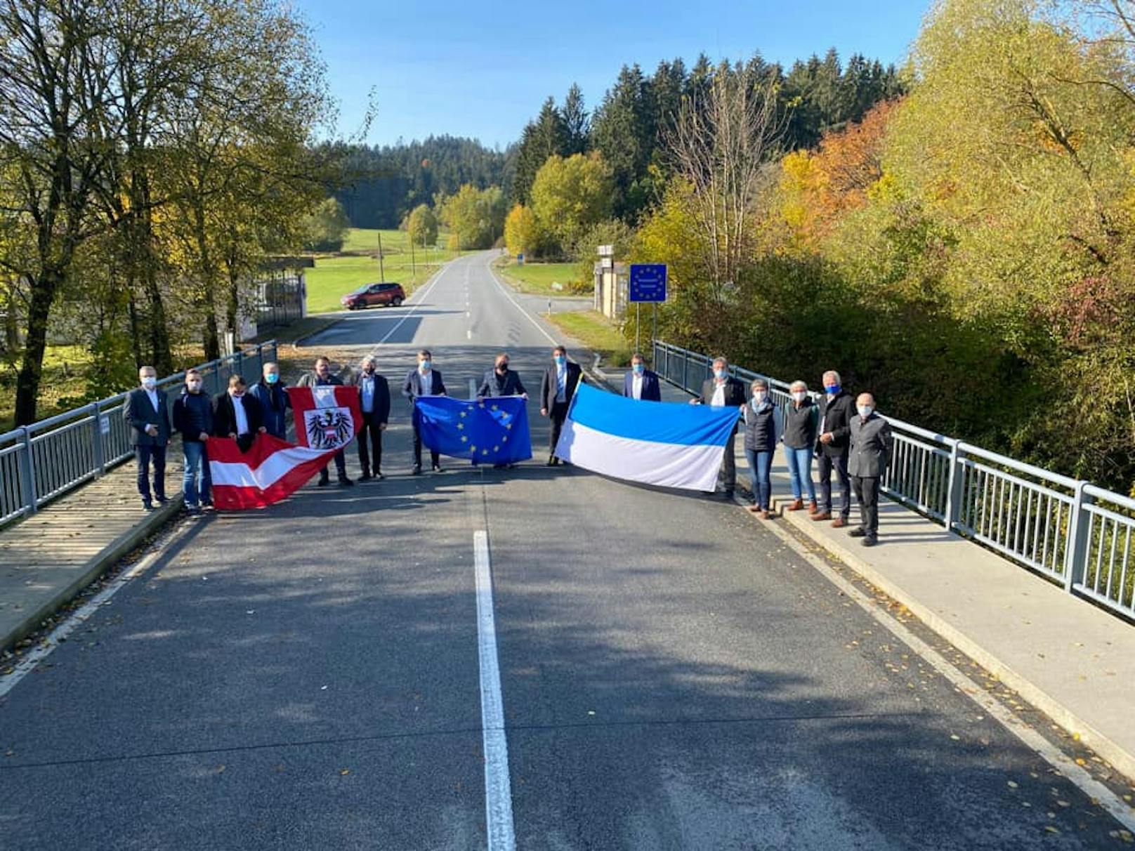 Corona-Demo an der Grenze zwischen OÖ und Bayern