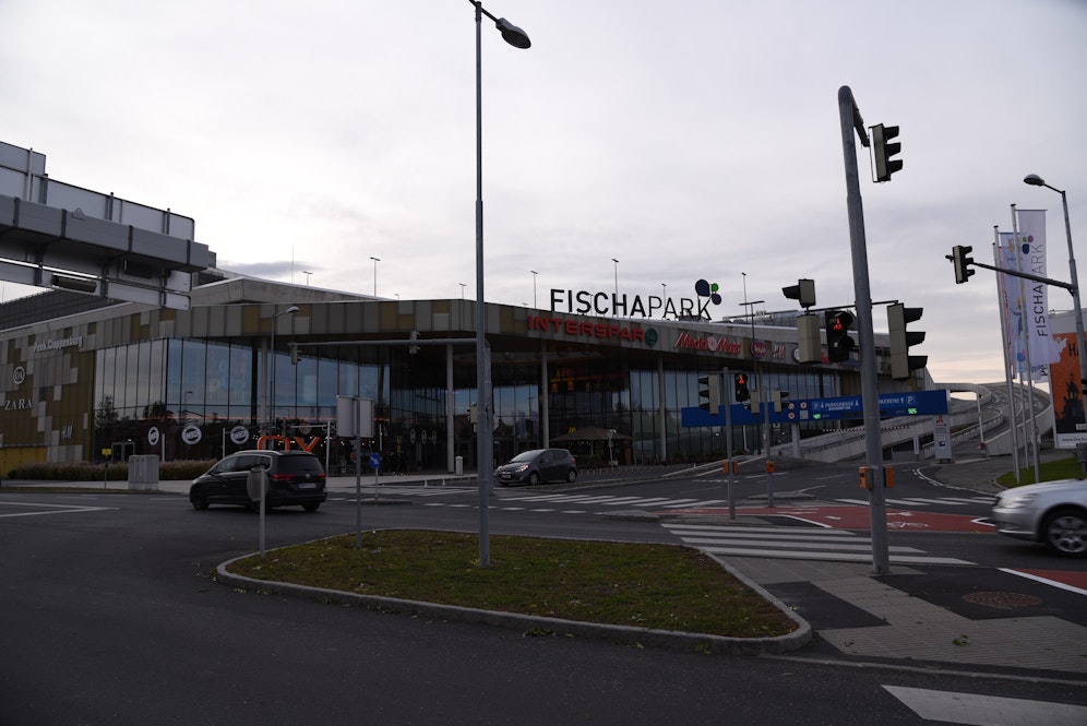 Diebe krachten mit Auto in Elektroshop