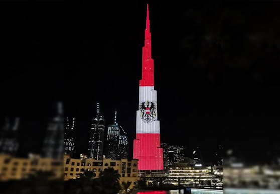 Am Nationalfeiertag wurde die österreichische Flagge am Burj Khalifa abgebildet.