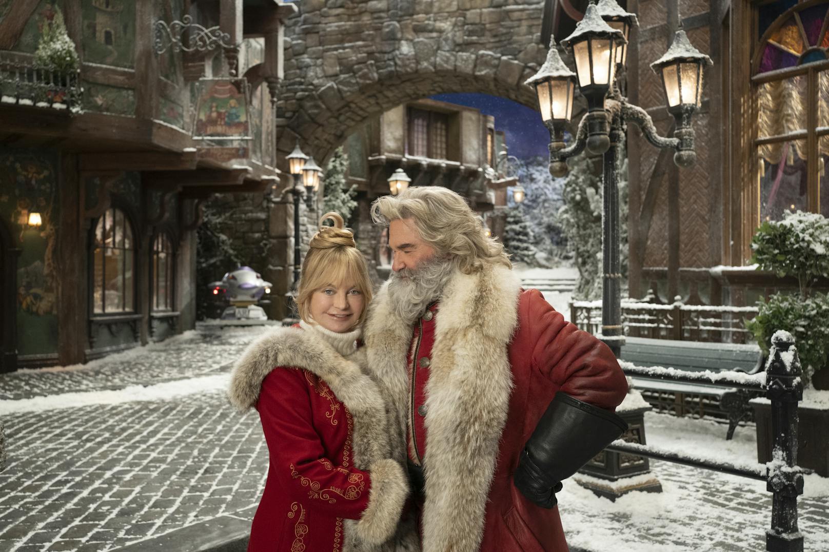 25.11. "The Christmas Chronicles": Teil 2 mit Goldie Hawn und Kurt Russell.