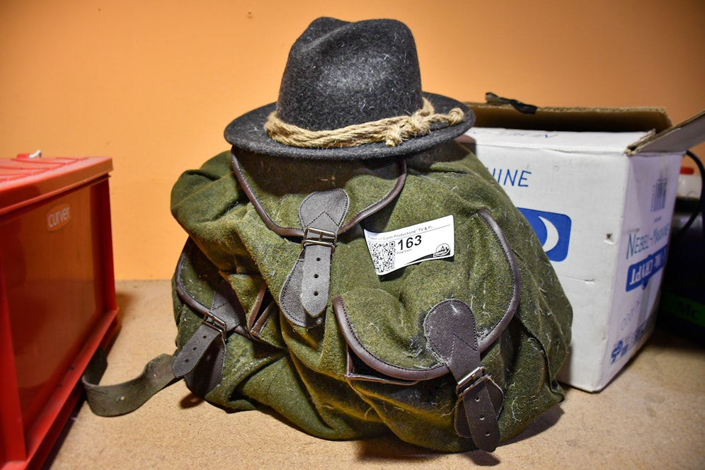 Die Ausrüstung von Dokufilm-Profi Mündl wird versteigert.