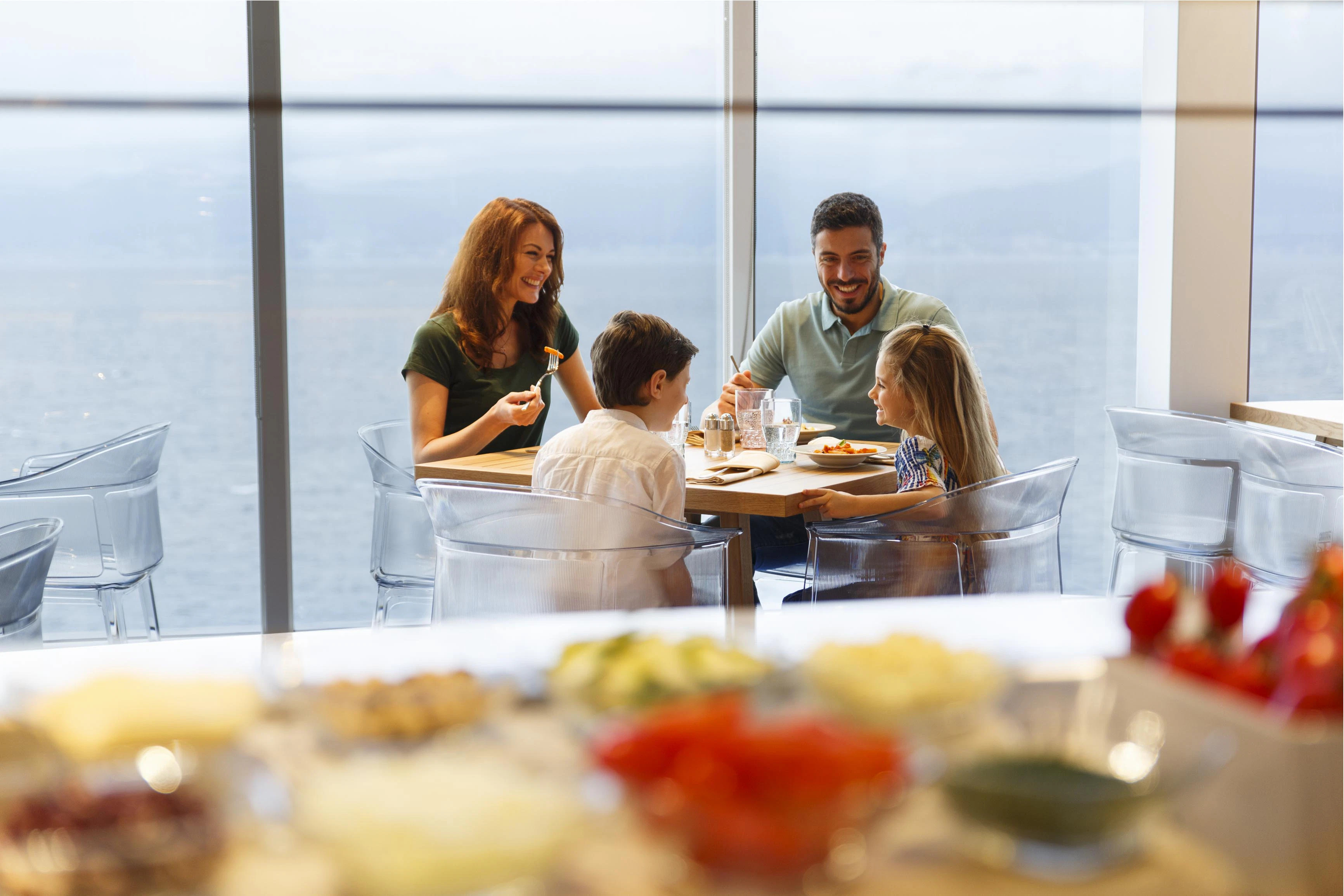 Das Projekt "Taste don't waste" sorgt dafür, dass überschüssige Lebensmittel an Bord um 50% reduziert werden.