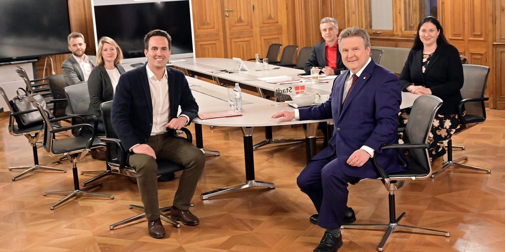 Neos um Christoph Wiederkehr (links) verhandeln mit SPÖ-Delegation von Bürgermeister Ludwig.