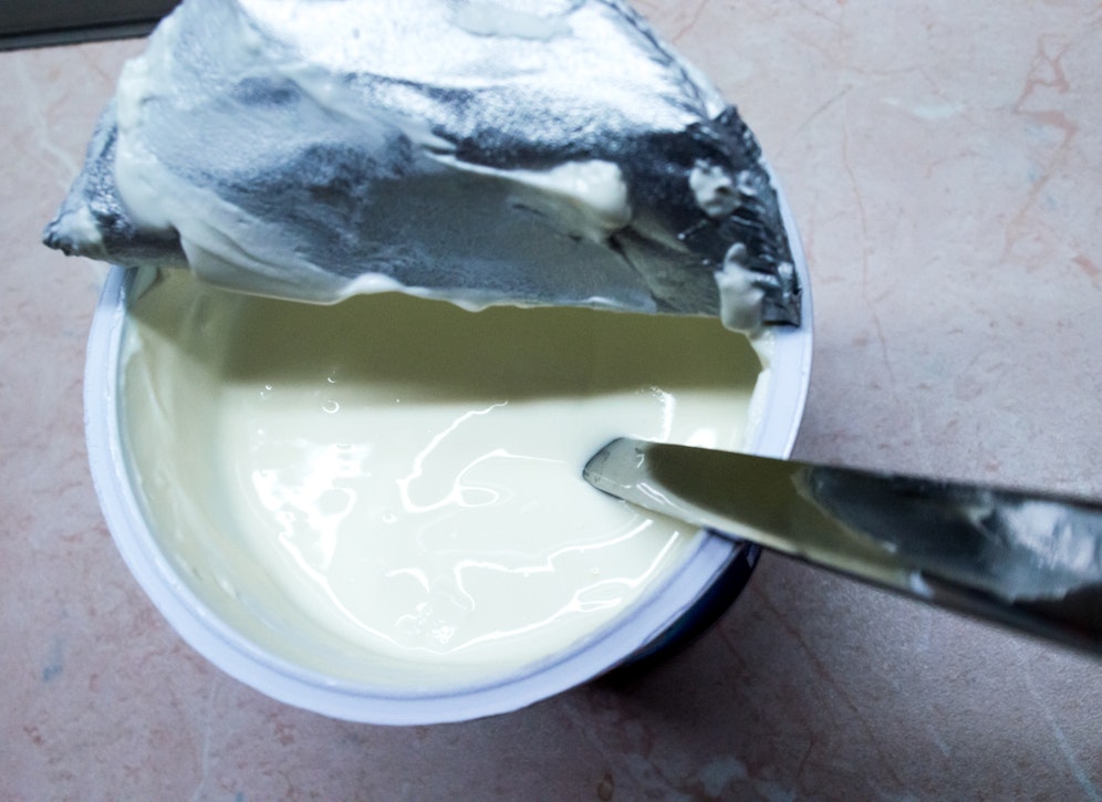 Was passiert mit Joghurtbecher, Briefumschlag und Co.? Ein Recycling-Profi erklärt's!