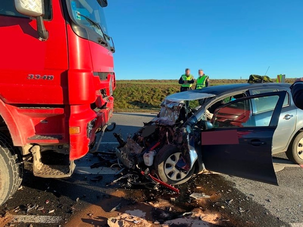 Einsatzkräfte an der Unfallstelle