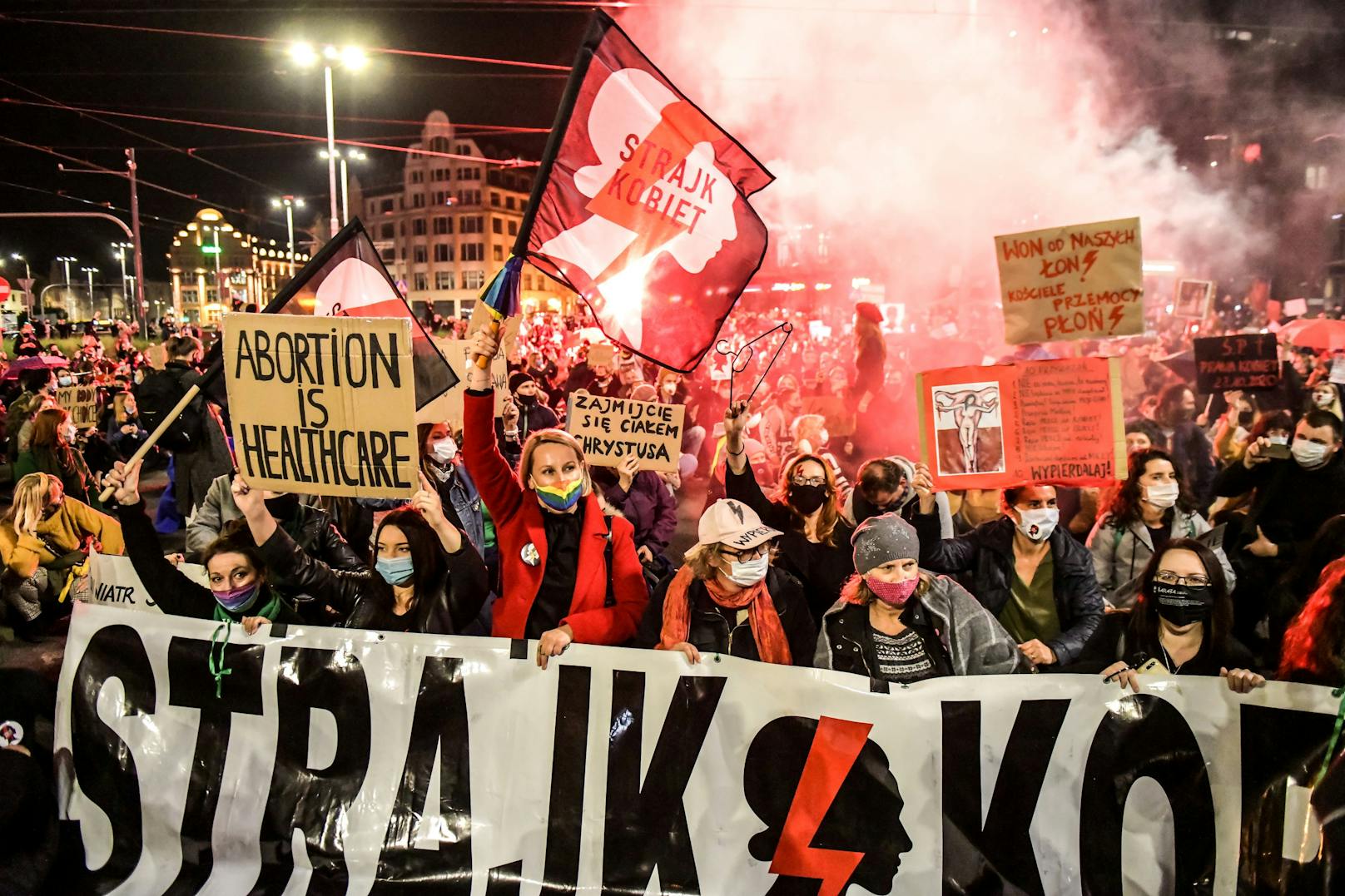 Tausende Menschen protestieren seit Tagen in Polen gegen das Abtreibungsverbot.