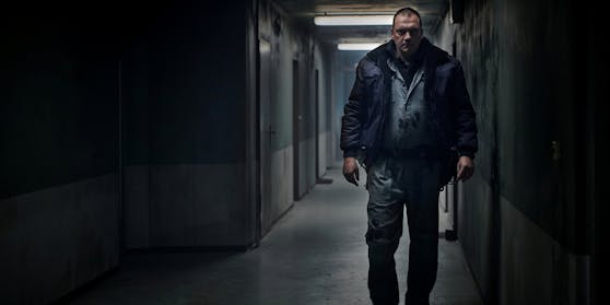 Charly Hübner verfällt als Jaschek dem Bösen.