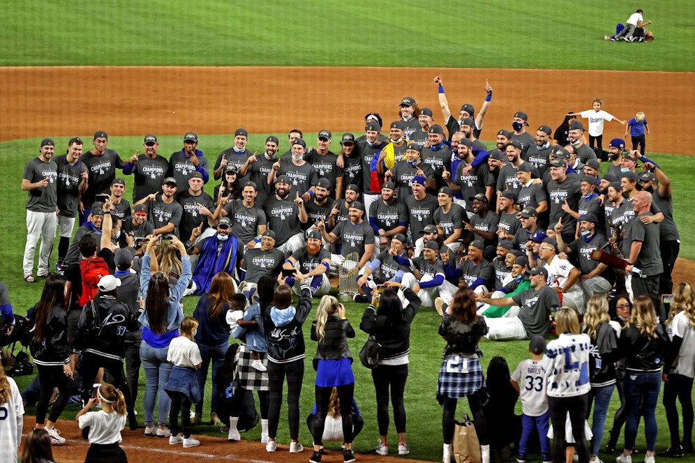 Die L.A. Dodgers jubeln über den Gewinn der World Series.