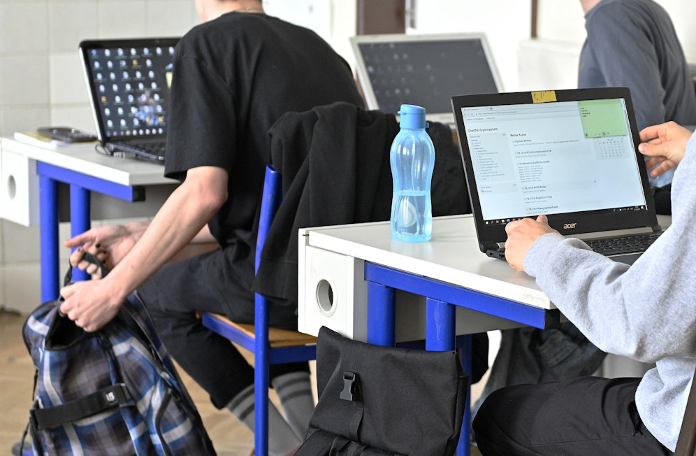Die Schüler-Laptops sollen eingezogen werden, da das Distance Learning vorbei ist.