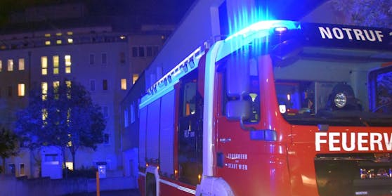Feuerwehr-Einsatz in Wien-Simmering: Ein 55-Jähriger steckt seine Wohnung in Brand