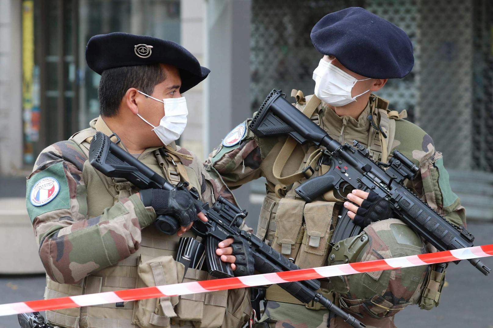 Frankreich stockt Militär für Anti-Terroreinsatz auf