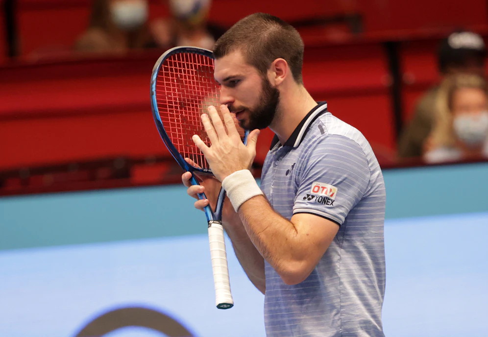 Jurij Rodionov ärgert sich nach seinem Achtelfinal-Out. 