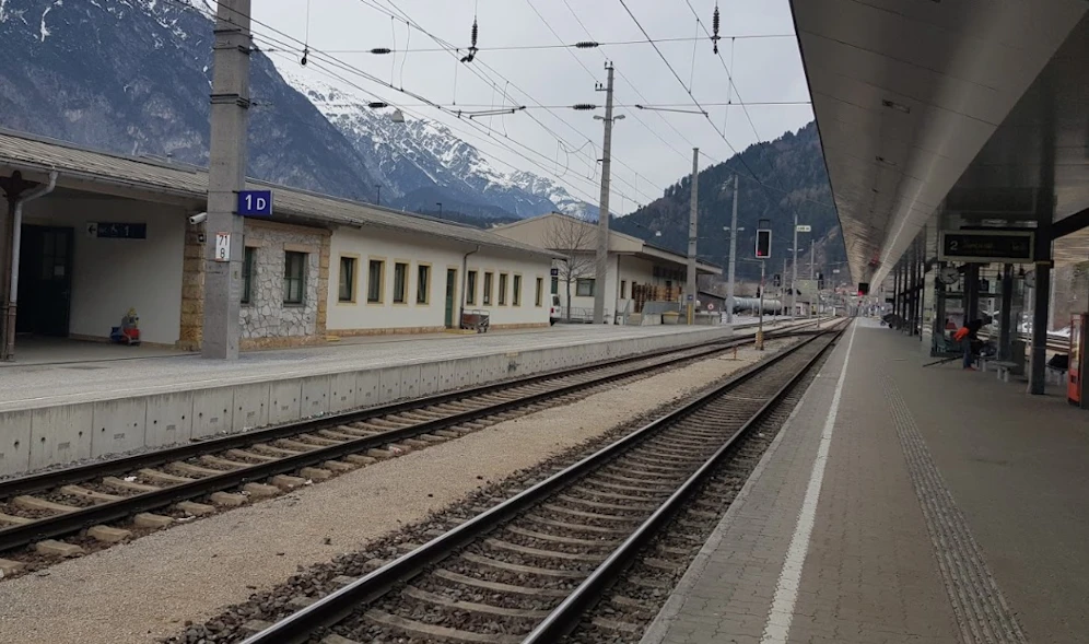 Am Landecker Bahnhof kam es am Dienstag zu einer Körpervereltzung.