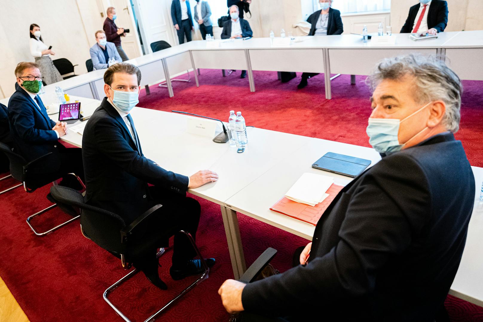 Bundeskanzler Sebastian Kurz hat am Donnerstag Experten zu einem Krisentreffen geladen.