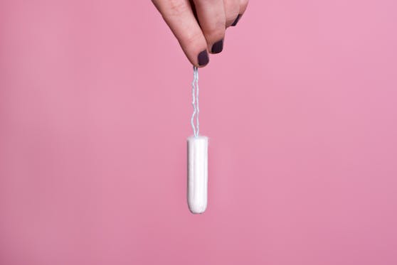Periodenprodukte sind laut dem österreichischen Gesetzgeber kein Luxus mehr. dm zieht da noch einmal mit.