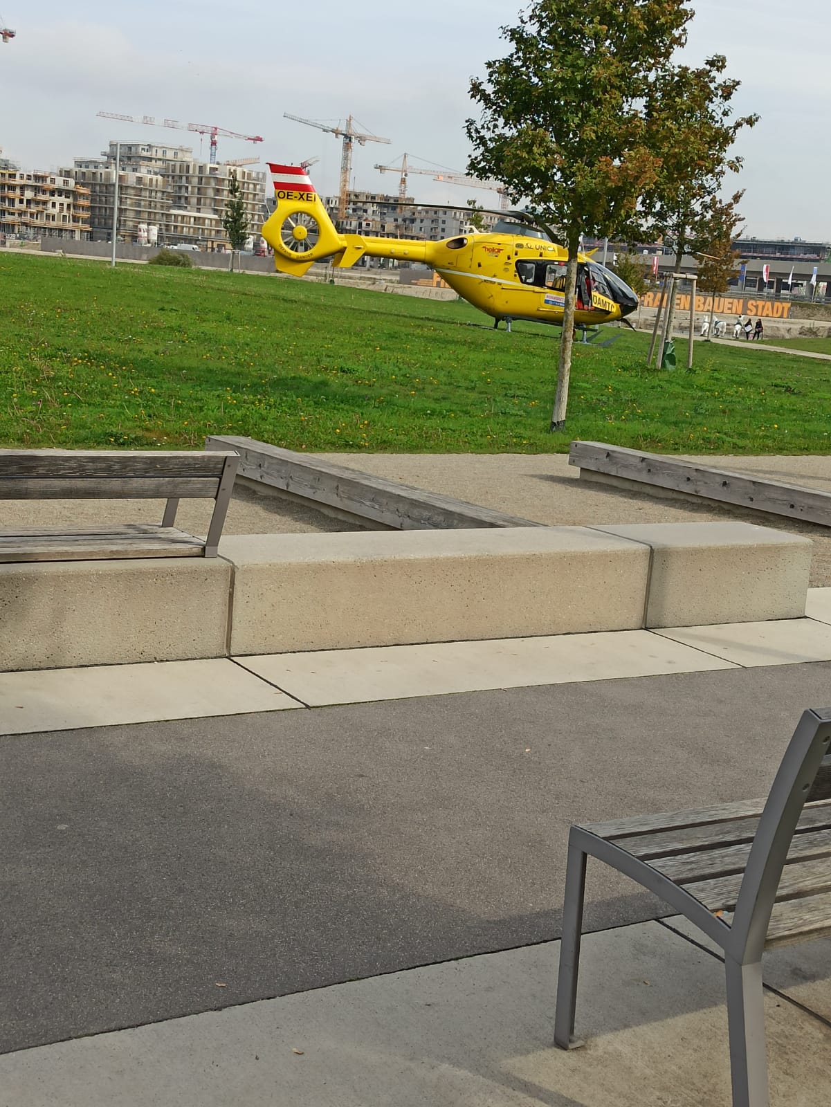 Eine Frau musste ins Krankenhaus.