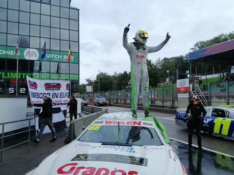 Lasse Soerensen feiert seinen ersten EuroNASCAR-Sieg. 