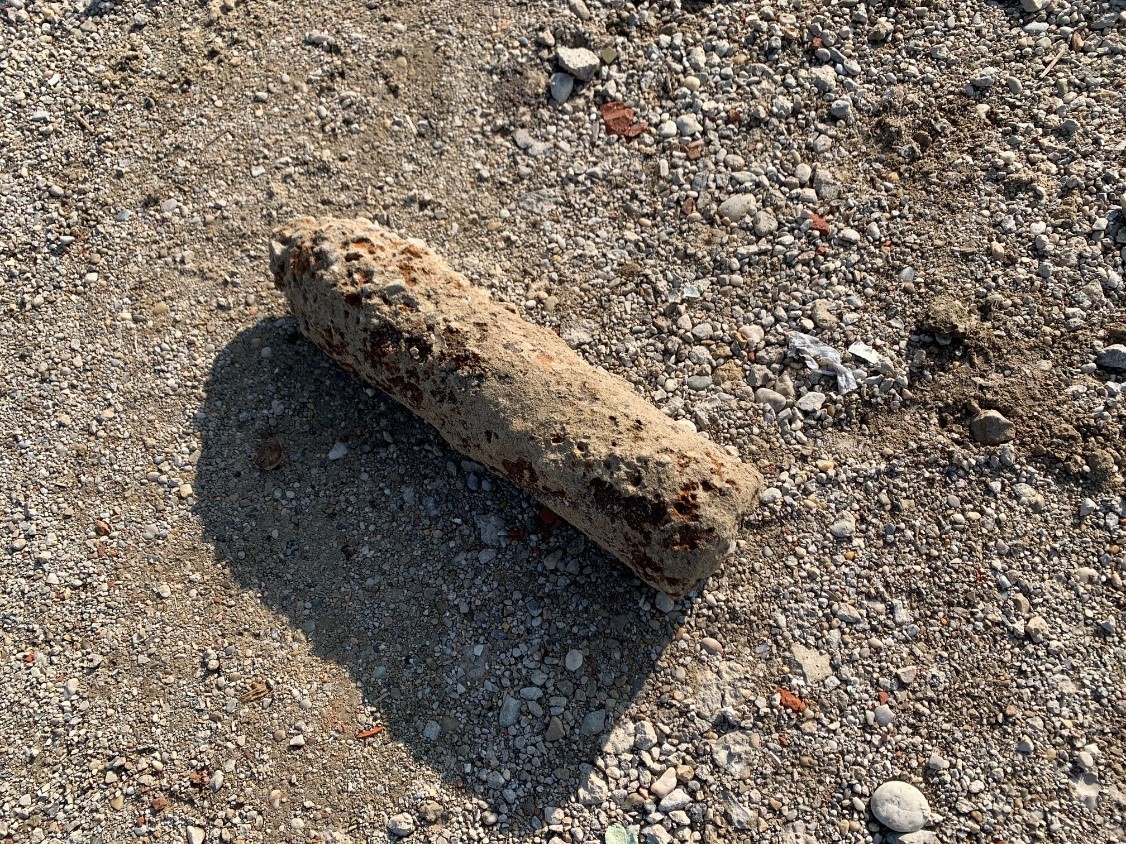 Der Bauarbeiter entdeckte diese Granate.