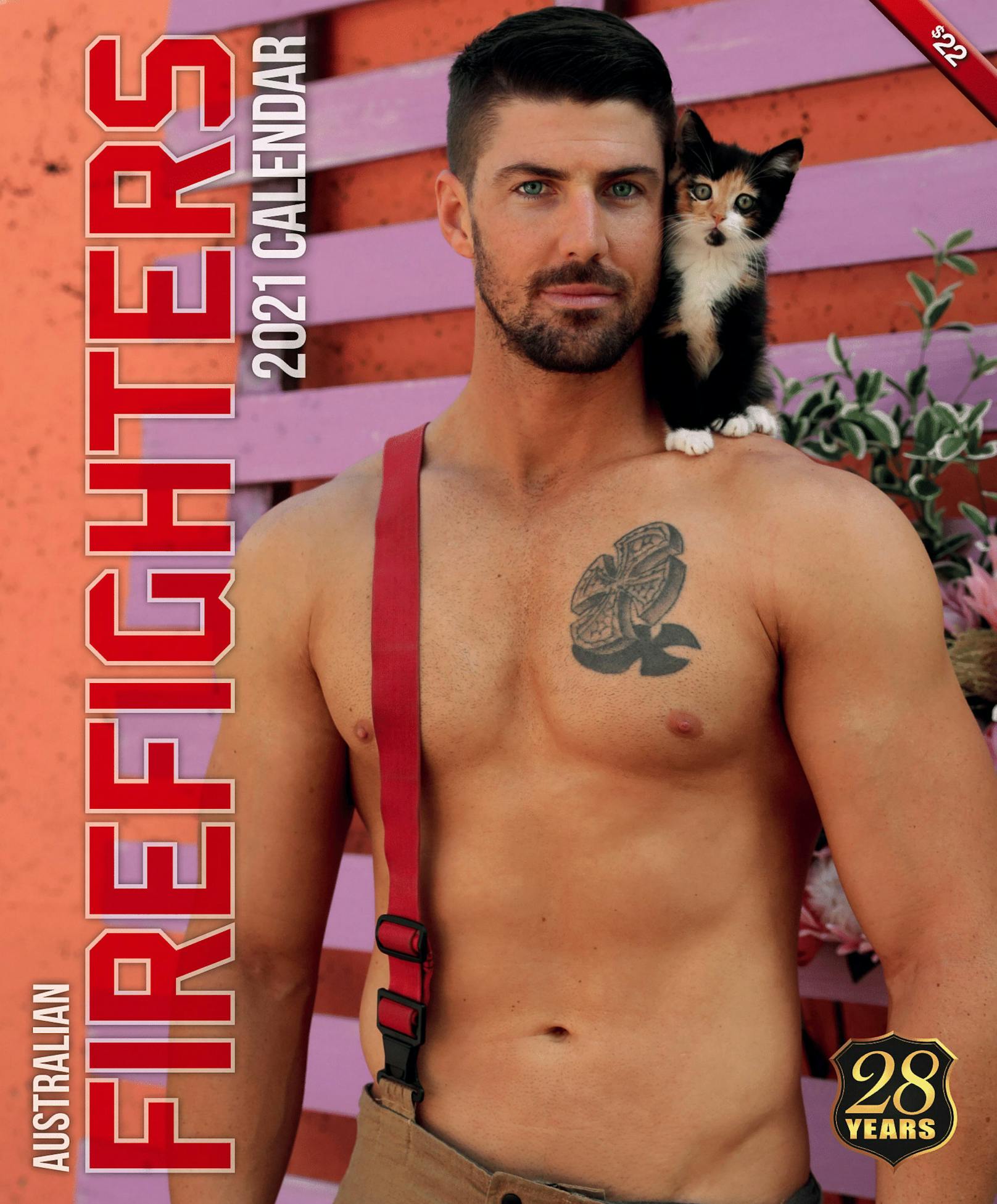 Auch Katzen fühlen sich bei den starken Feuerwehrmännern wohl. <br>