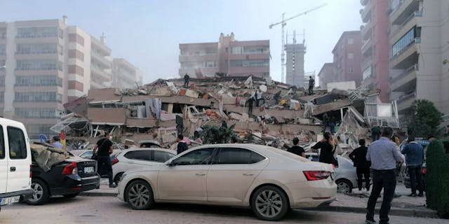 Tsunami In Turkei Nach Heftigem Erdbeben Im Mittelmeer Welt Heute At