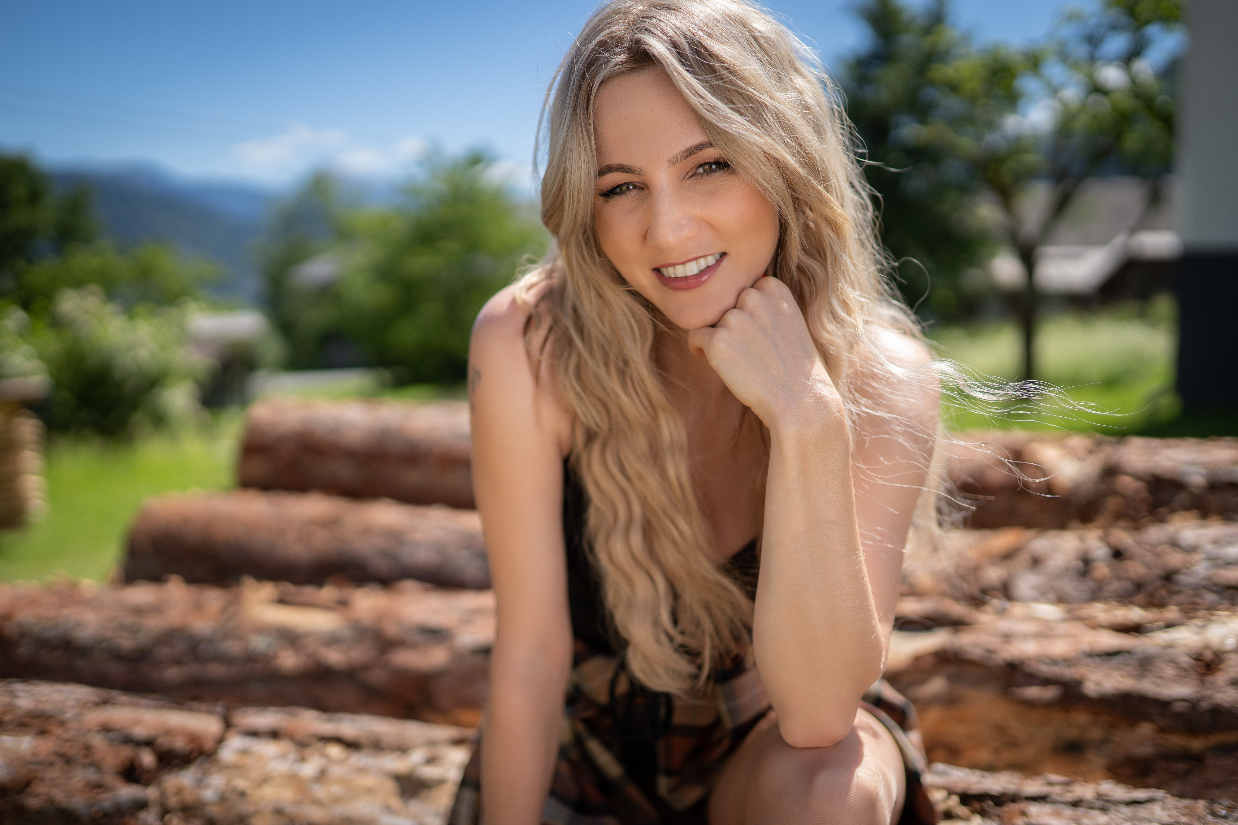 Ist <strong>Melissa Naschenweng</strong> frisch verliebt? Noch lässt sich die Kärntnerin nicht in die Liebes-Karten schauen.