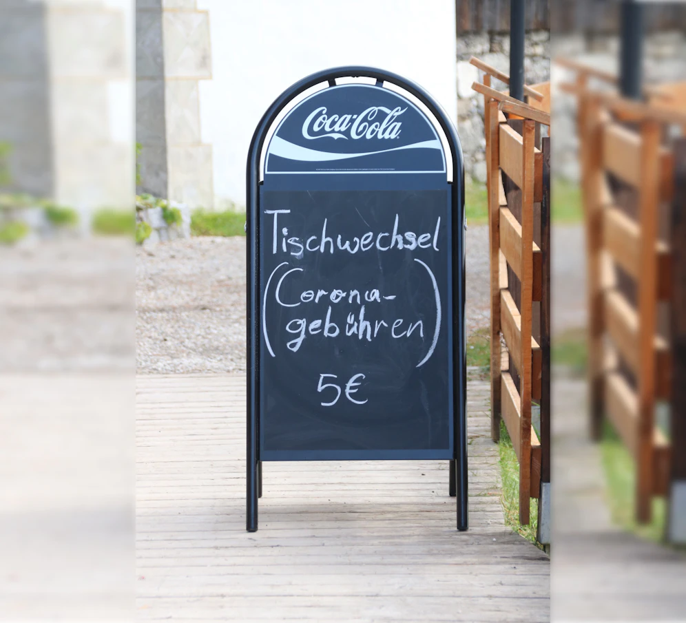 Für einen Tischwechsel sollen Kunden 5 Euro zahlen.