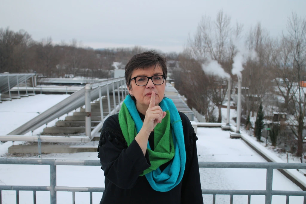 Vereinspräsidentin Madeleine Petrovic bittet um Ruhe.