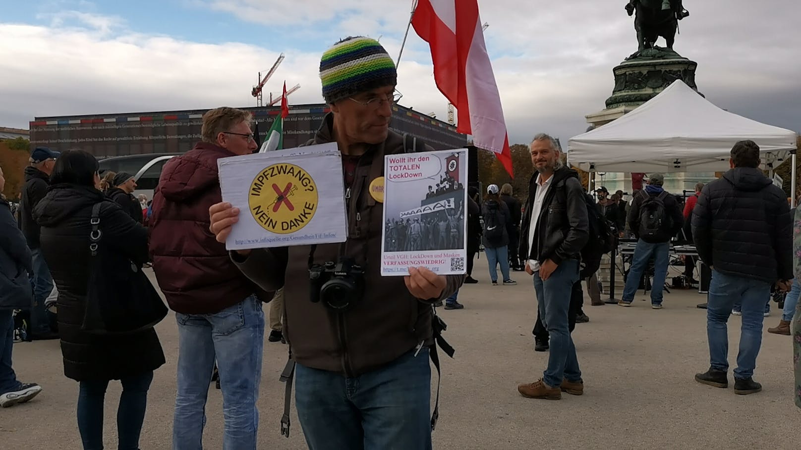 Corona-Leugner demonstrierten am 31. Oktober 2020 am Wiener Heldenplatz