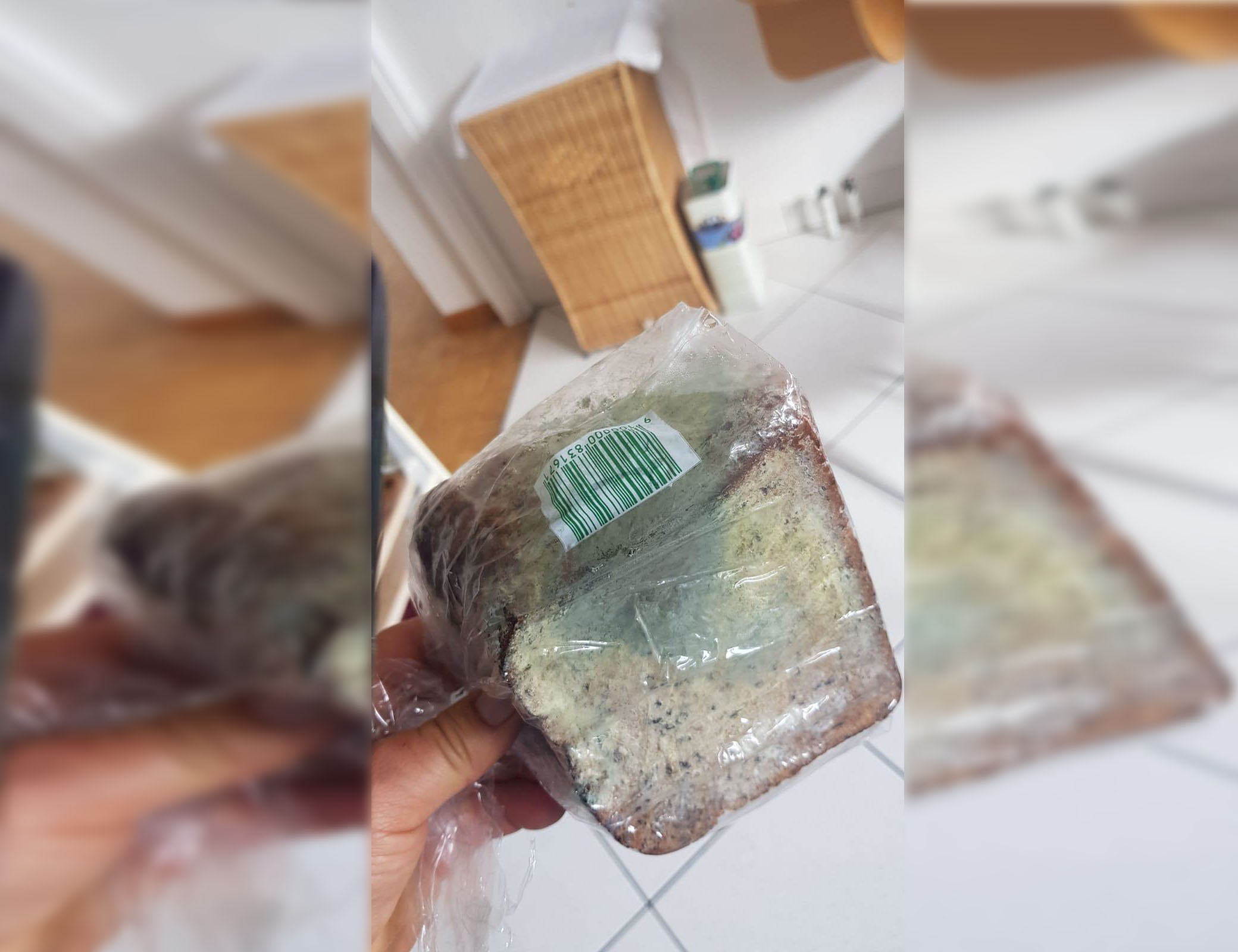 Der Schimmel war erst nicht sichtbar für die Leserin.