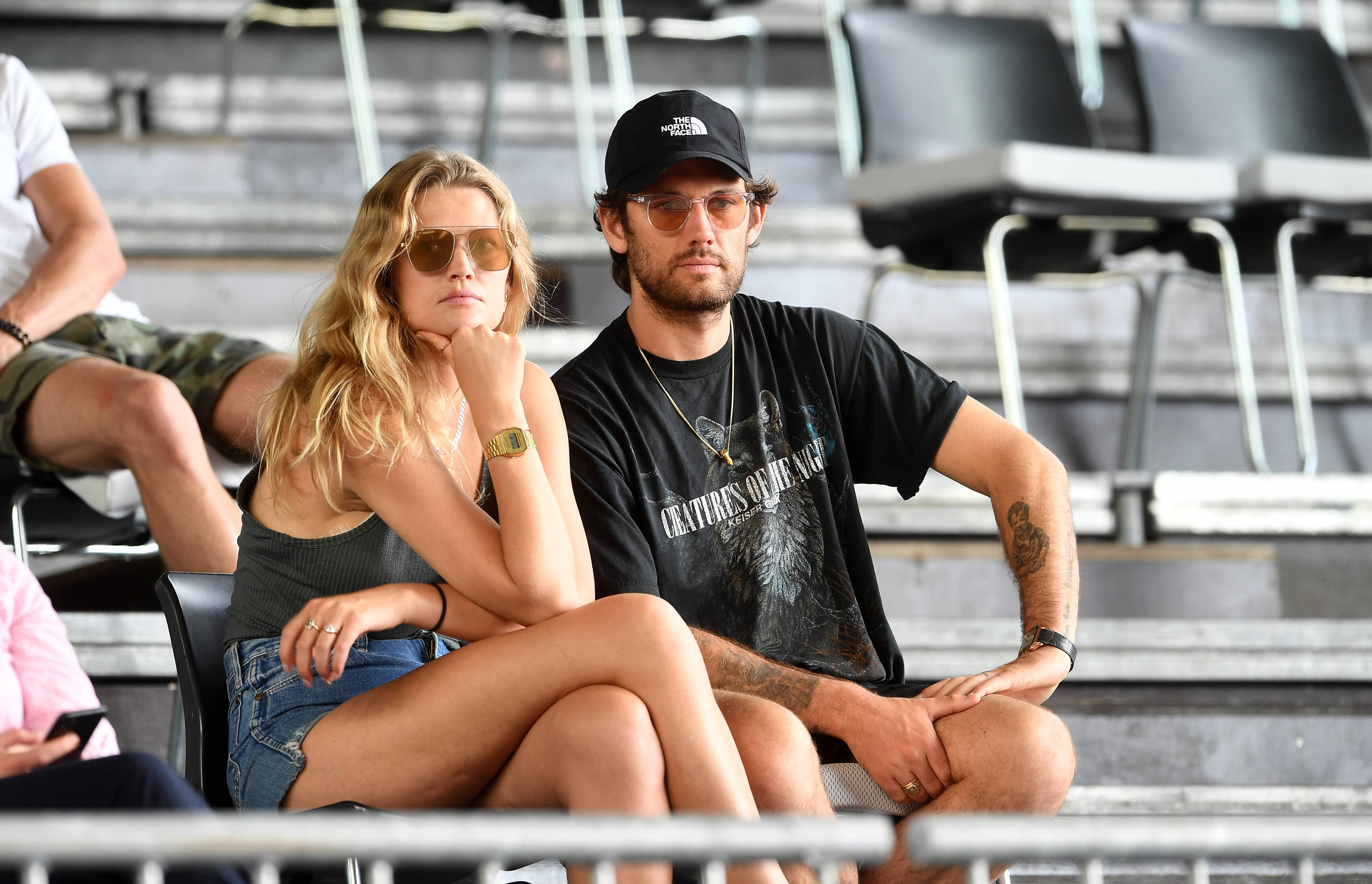 <strong>Toni Garrn</strong> und <strong>Alex Pettyfer</strong> haben 2019 ihre Verlobung bekannt gegeben. Zu Beginn des Wochenendes sollen heimlich die Hochzeitsglocken geläutet haben.