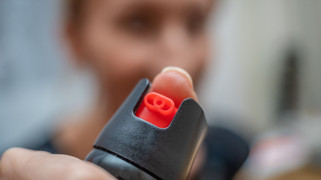 Mit einem Polizeipfefferspray wurden mehrere Personen attackiert.