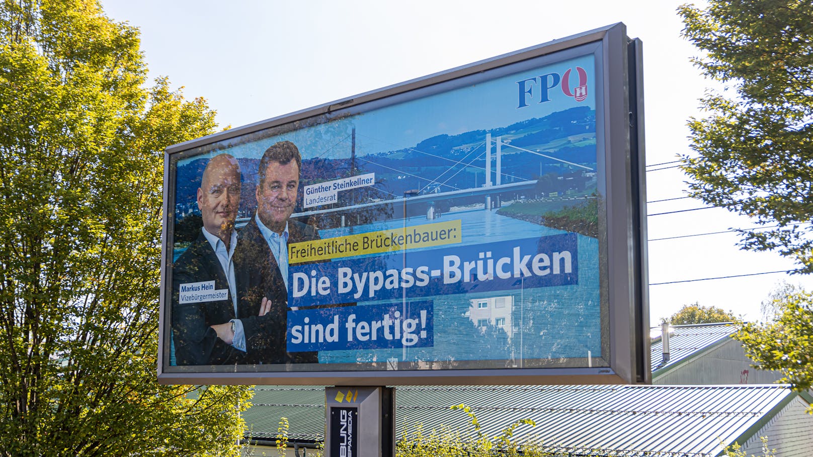 Die FPÖ-Politiker lassen sich als "Brückenbauer" feiern.