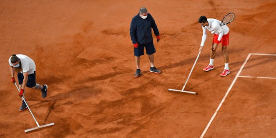 Djokovic springt als "Staubsauger" ein.