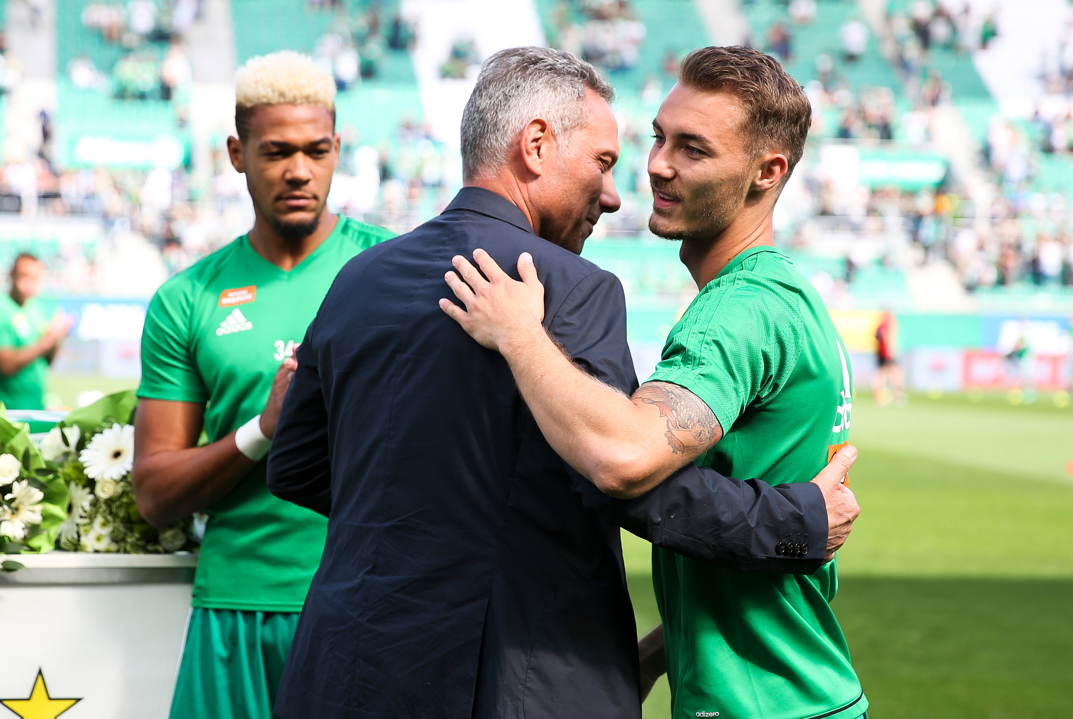 Mario Pavelic (r.) bei seinem Rapid-Abschied