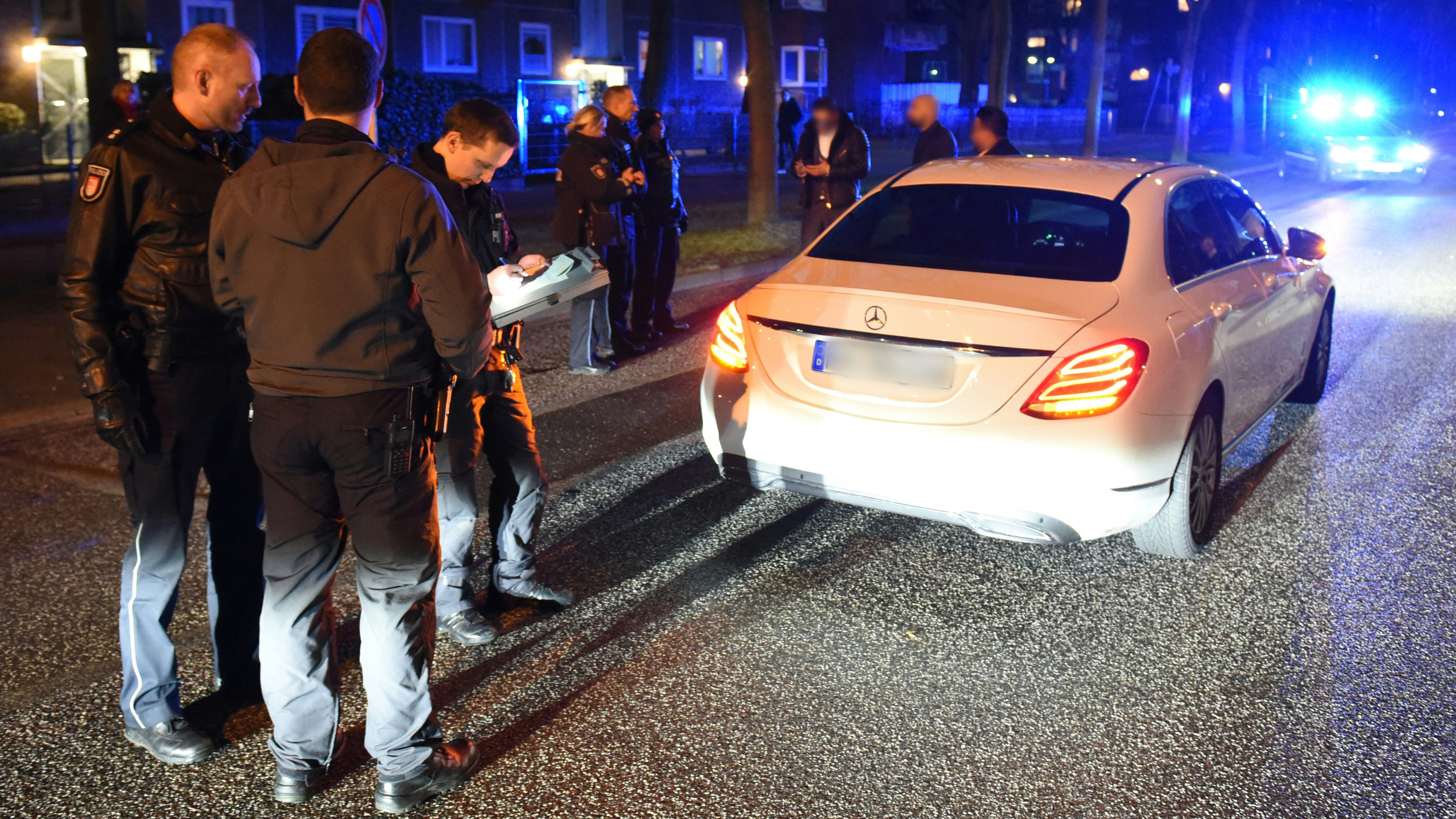 Die Polizei zog den Hochzeitskorso-Teilnehmer aus dem Verkehr.