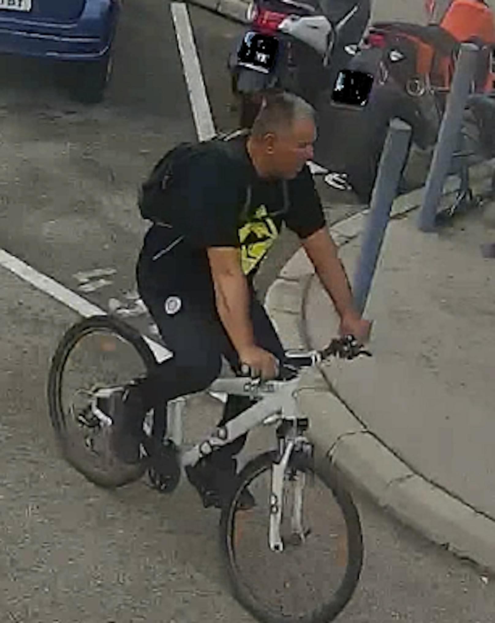 Die Wiener Polizei sucht diese Fahrrad-Diebe.